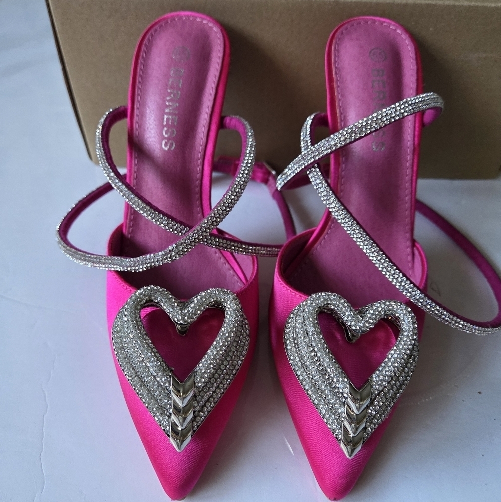 Berness Fuchsia Heart Pointed Toe Women's Pump Heels - Picture 3 of 12